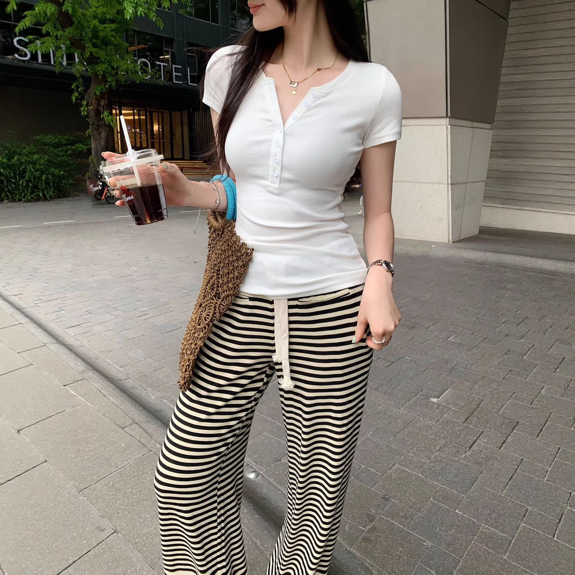 Hot Girl Style Henry Collar White Slim-Fit Short-Sleeve T-Shirt for Women, Summer 2026 New Model, Elegant and Slimming Regular Shoulder Top