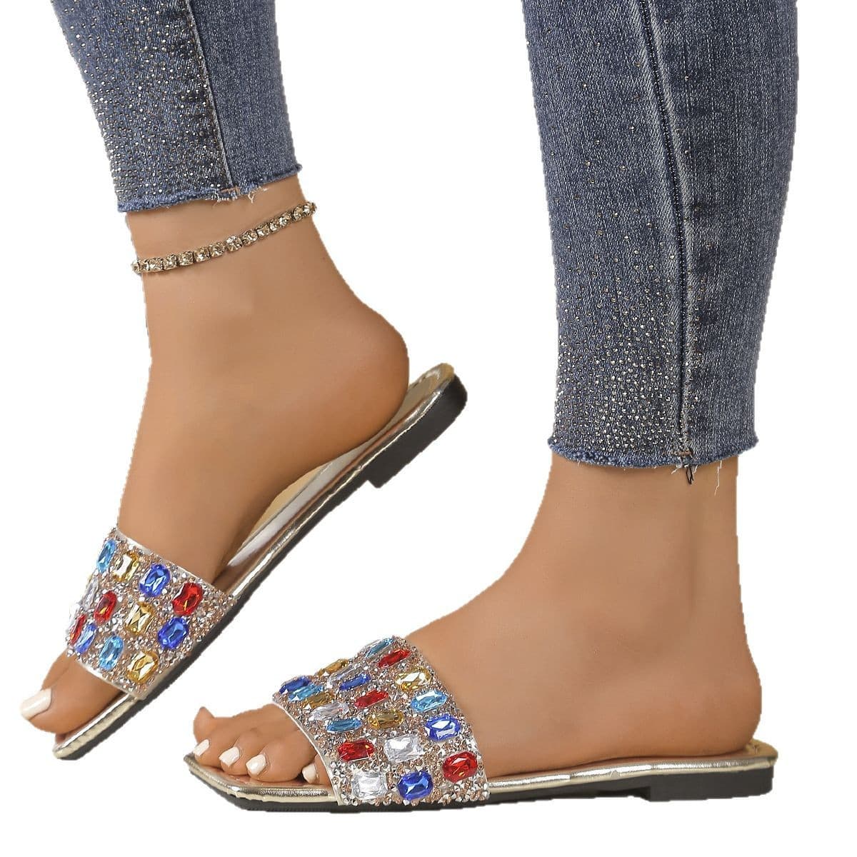 Plus-size women's sandals, new summer 2025 style, fashionable rhinestone one-strap square toe beach sandals.