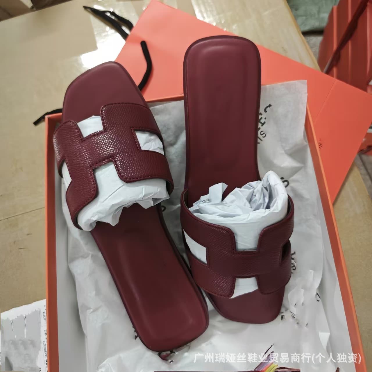 Foreign trade wholesale classic H women's flat home sandals with one-strap flat heel, suitable for beach and casual wear, versatile foam shoes.