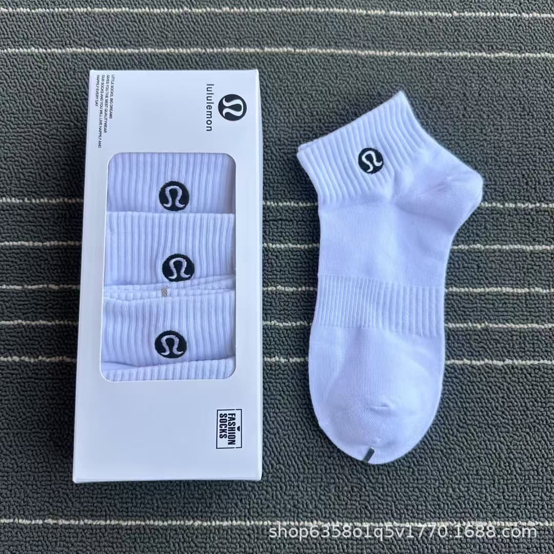New Lulu embroidered socks, 5-pack, mid-calf short socks, summer solid color cotton socks, sweat-absorbent and breathable, Instagram-worthy.