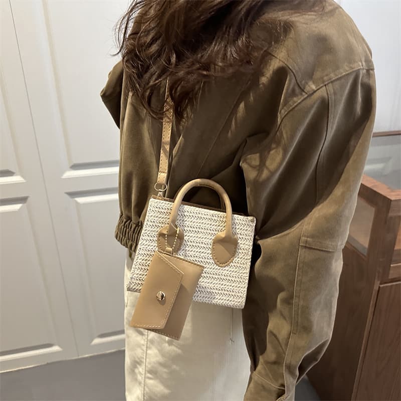 2025 Textured Personalized Shoulder Crossbody Bag Fashion Retro New Bag Women's Autumn and Winter New Trendy Small Square Bag