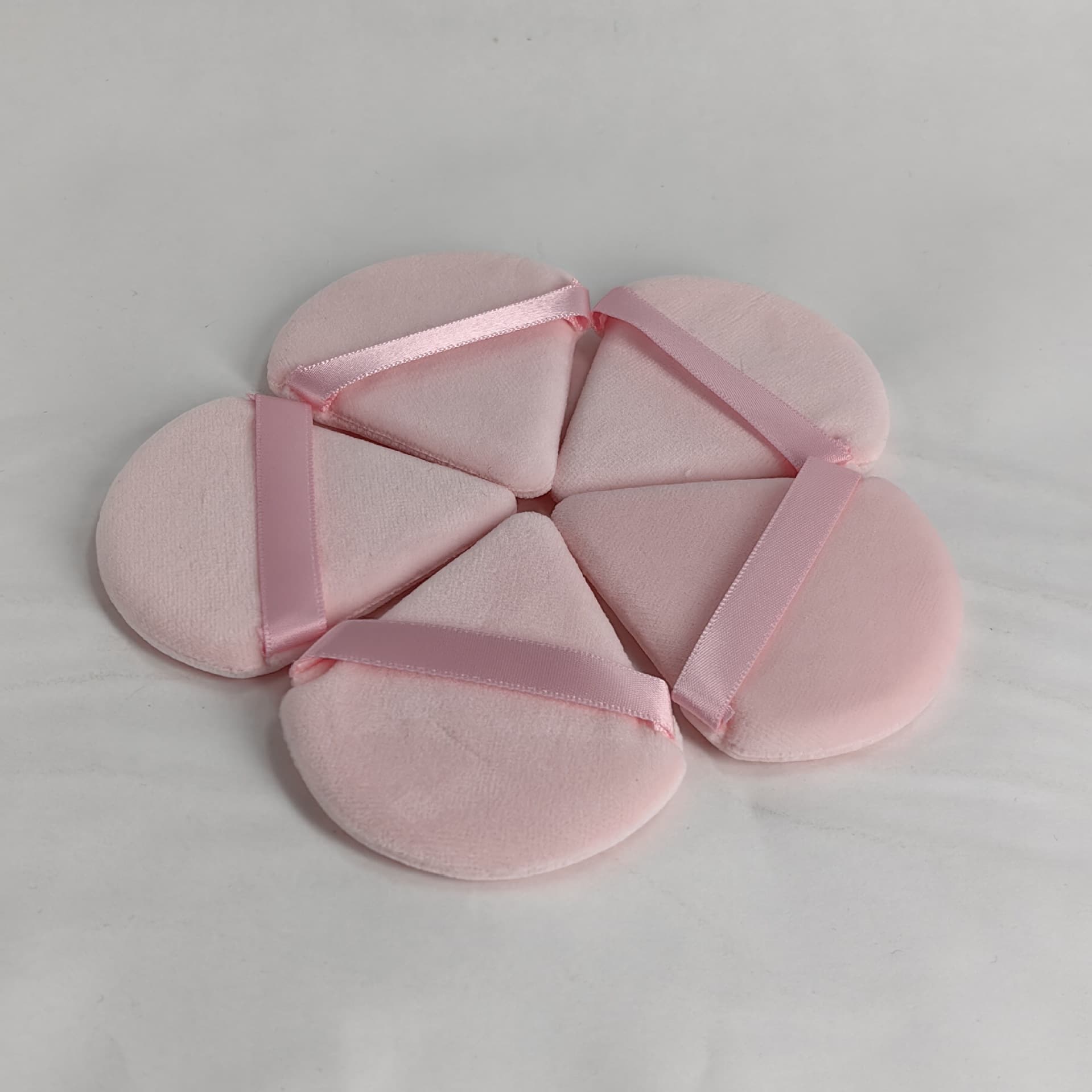 Triangle cotton velvet loose powder puff, flocked cushion, plush powder, makeup setting sponge, long-lasting makeup cotton.