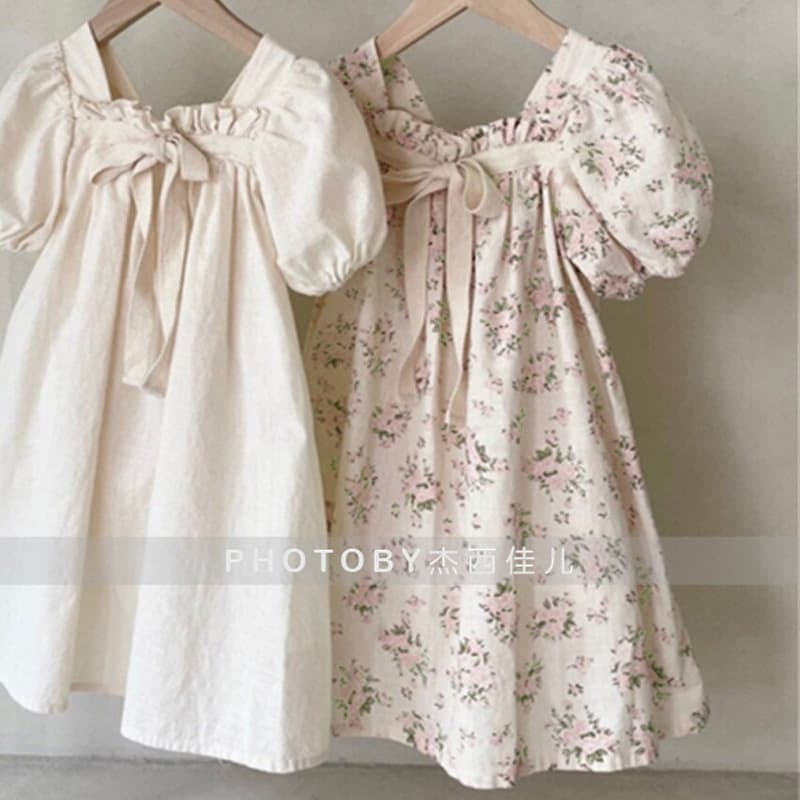 Korean style summer dress for girls, featuring a bow, puff sleeves, and a floral square neckline.