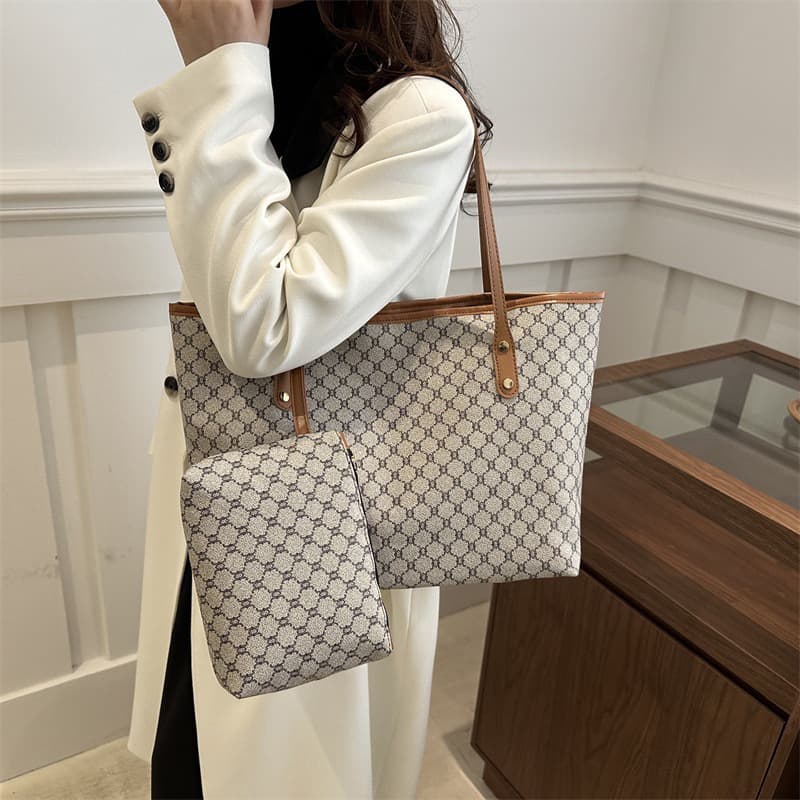 Large Capacity Bag Women 2026 New Style Shoulder Bag Vintage Plaid Tote Bag Simple High-End Feel Mother-Child Bag