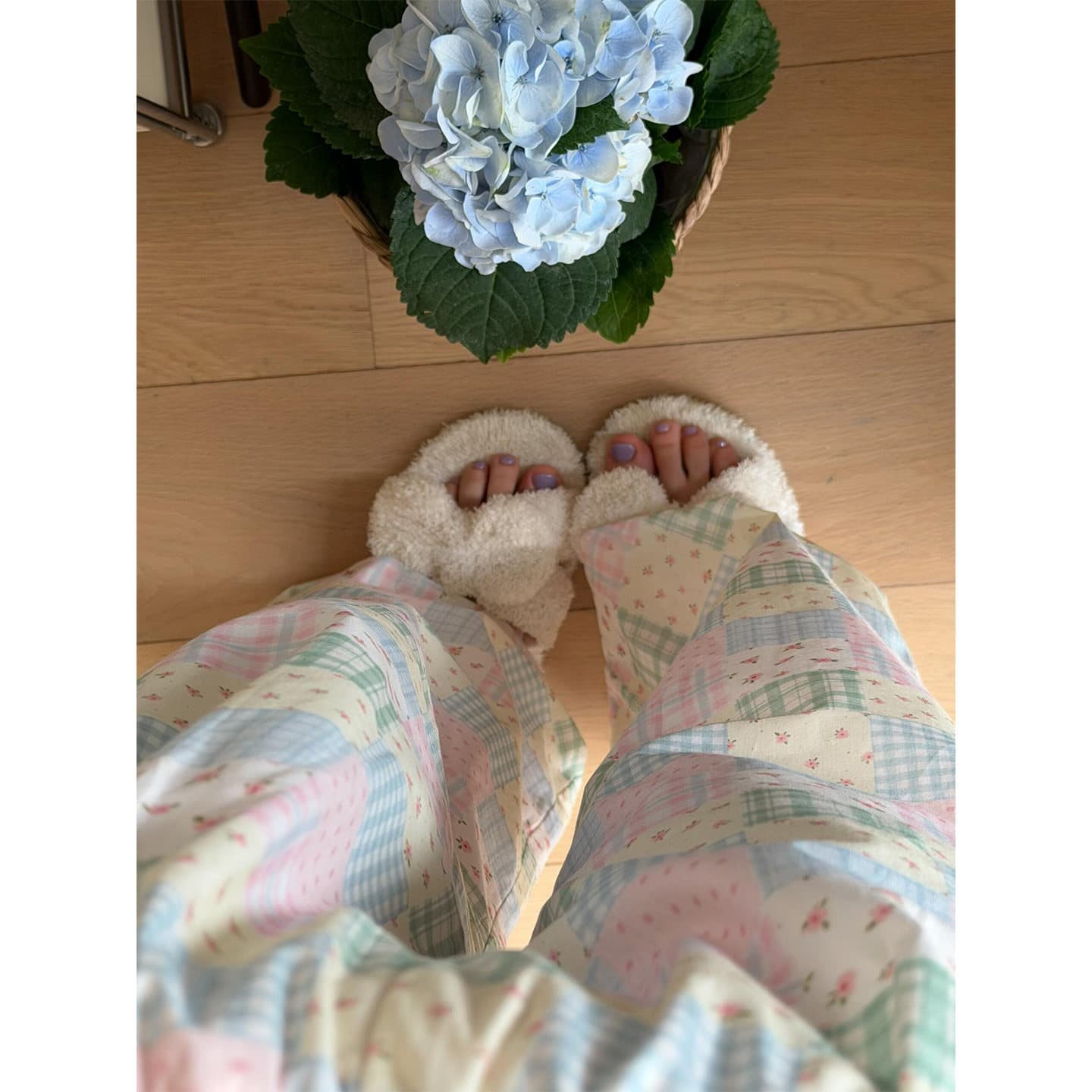 Dopamine-enhanced colorful striped pajama pants for women, sweet and girly style, suitable for going out and strolling, straight leg casual home pants.