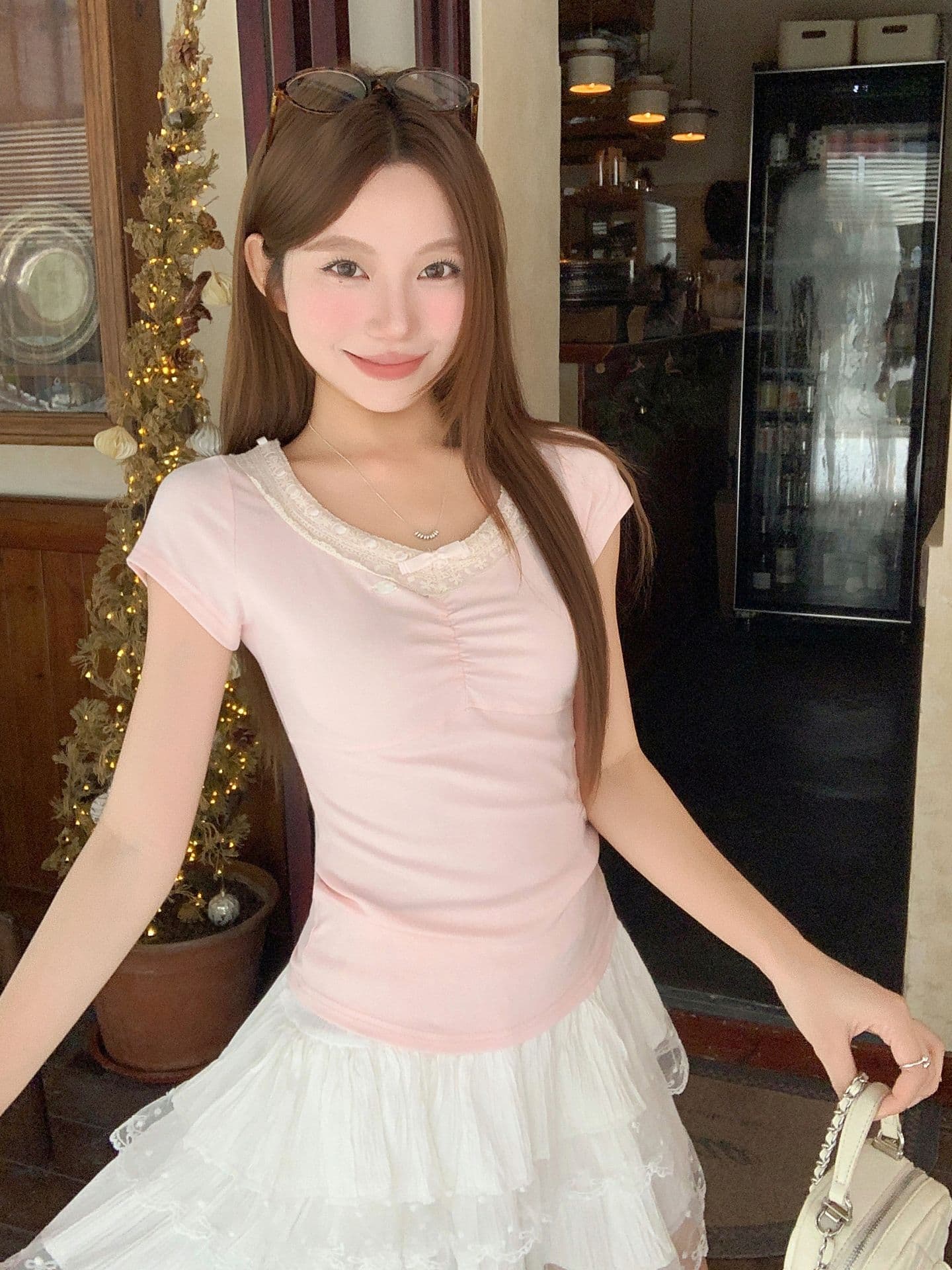 Pure Desire Lace Trim V-Neck Short Sleeve T-Shirt for Women Summer New Slim Fit Fitted Pleated Top Women's