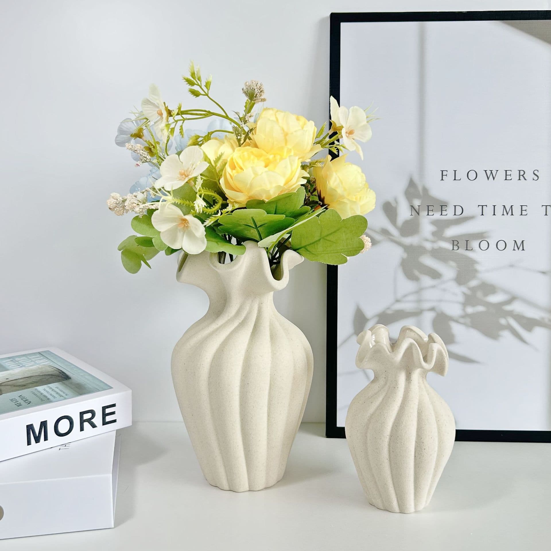 Clearance Nordic Style Light Luxury Home Decor Off-White Ceramic Vase for Fresh Flowers and Dried Flowers, Decorative Piece for Living Room and Dining Table