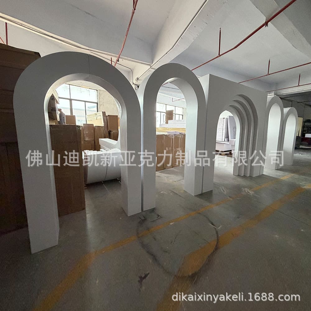 White PVC Acrylic Arch Design Wedding Venue Decoration