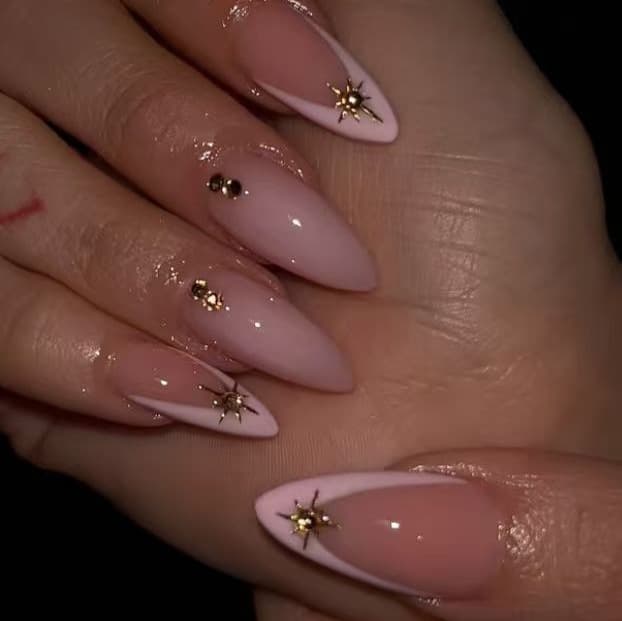 Cross-border best-selling almond pink wearable nail art French manicure with broken diamonds, popular in Europe and America, 24 pieces.