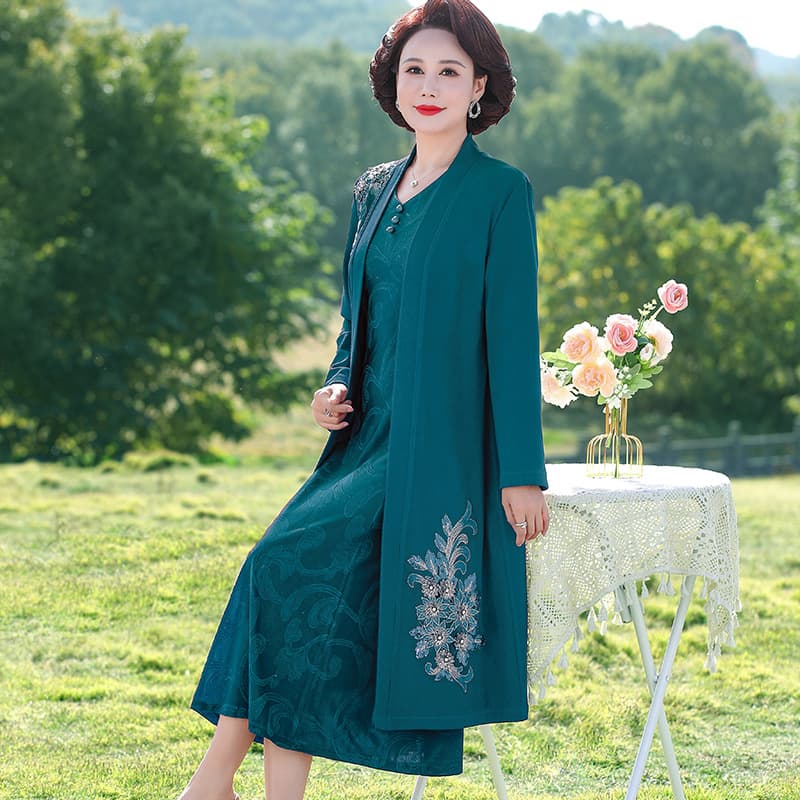 New style middle-aged and elderly mother's dress, fashionable embroidered, plus size, two-piece set, wedding banquet mother-in-law outfit
