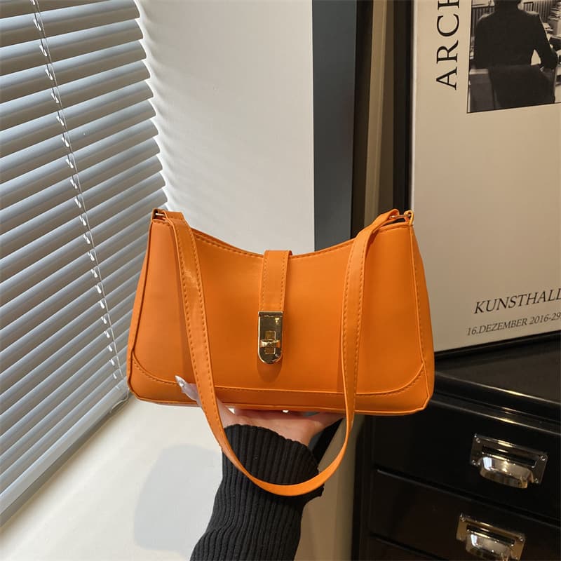 Vintage Single Shoulder Underarm Bag Fashionable Handheld Crossbody Bag