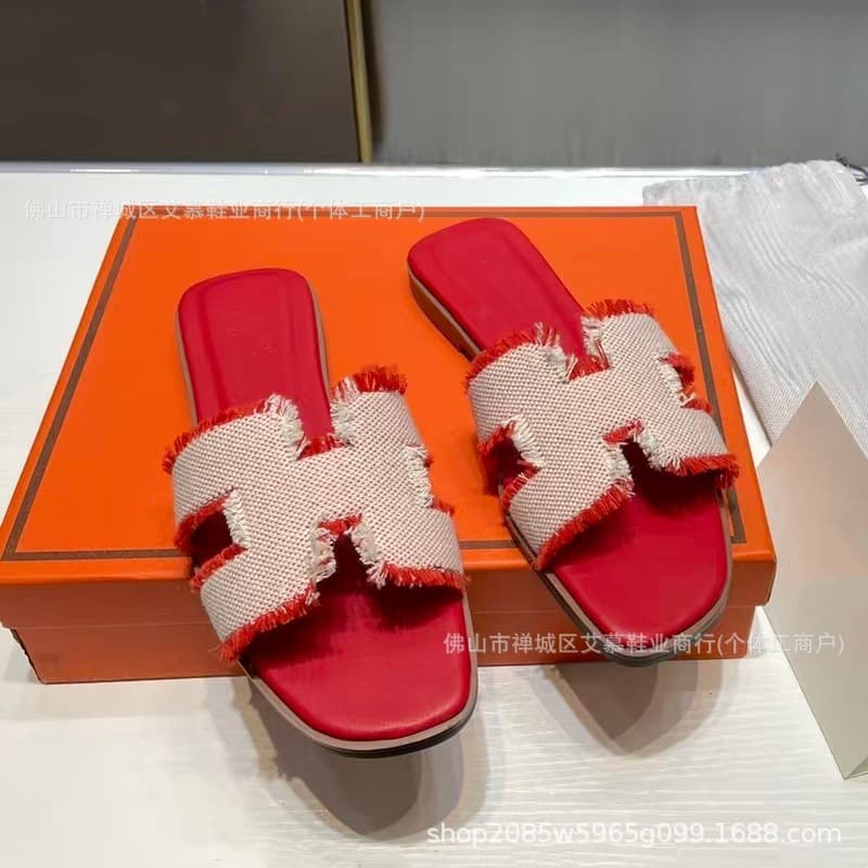 2026 Summer New H Letter Flat Slides Women Open Toe Beach Sandals