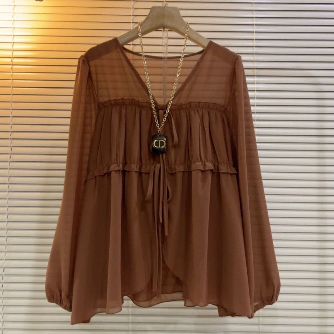 Plus-size French-style fashionable chiffon blouse for plus-size women, new autumn style, loose fit, hides fat and tummy.