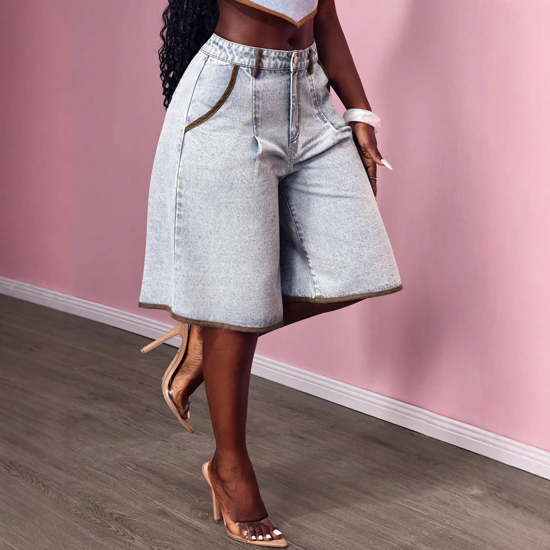 Contrast Trim Denim 7/8 Shorts for Women, Light Blue Washed, Factory Wholesale