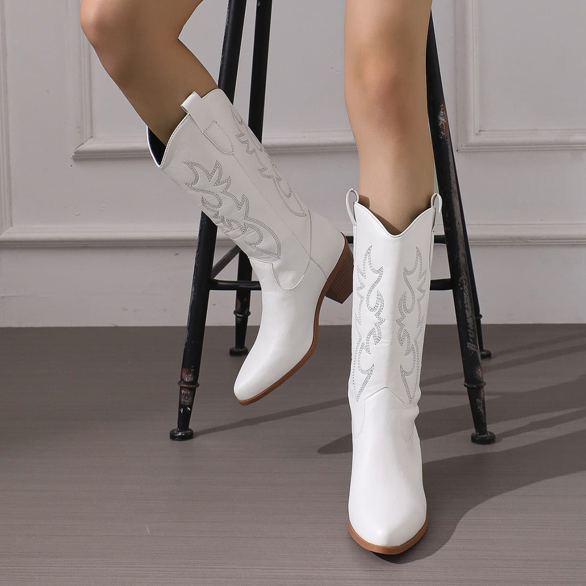 2027 New Cross-Border Foreign Trade Women's Boots Women's Fashionable Embroidered Cowboy Boots