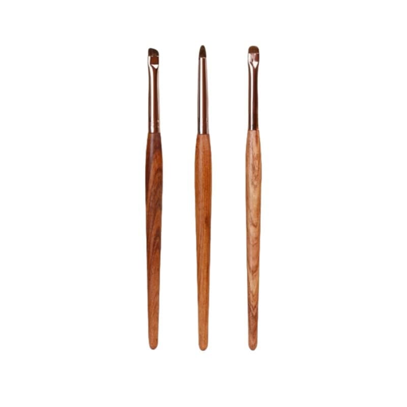 A finely crafted pony hair eyeshadow brush for outlining the lower eyelid and extending the eyeliner from the lower lash line at an angled, pointed tip.