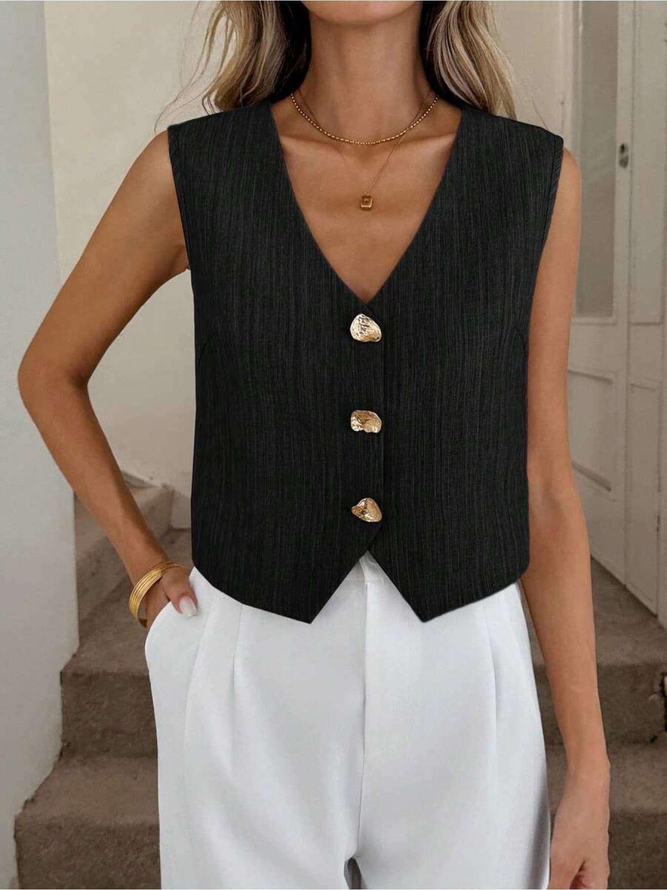 2026 Summer New V-Neck Sleeveless Vest Women European American Button Vest Elegant Casual Top