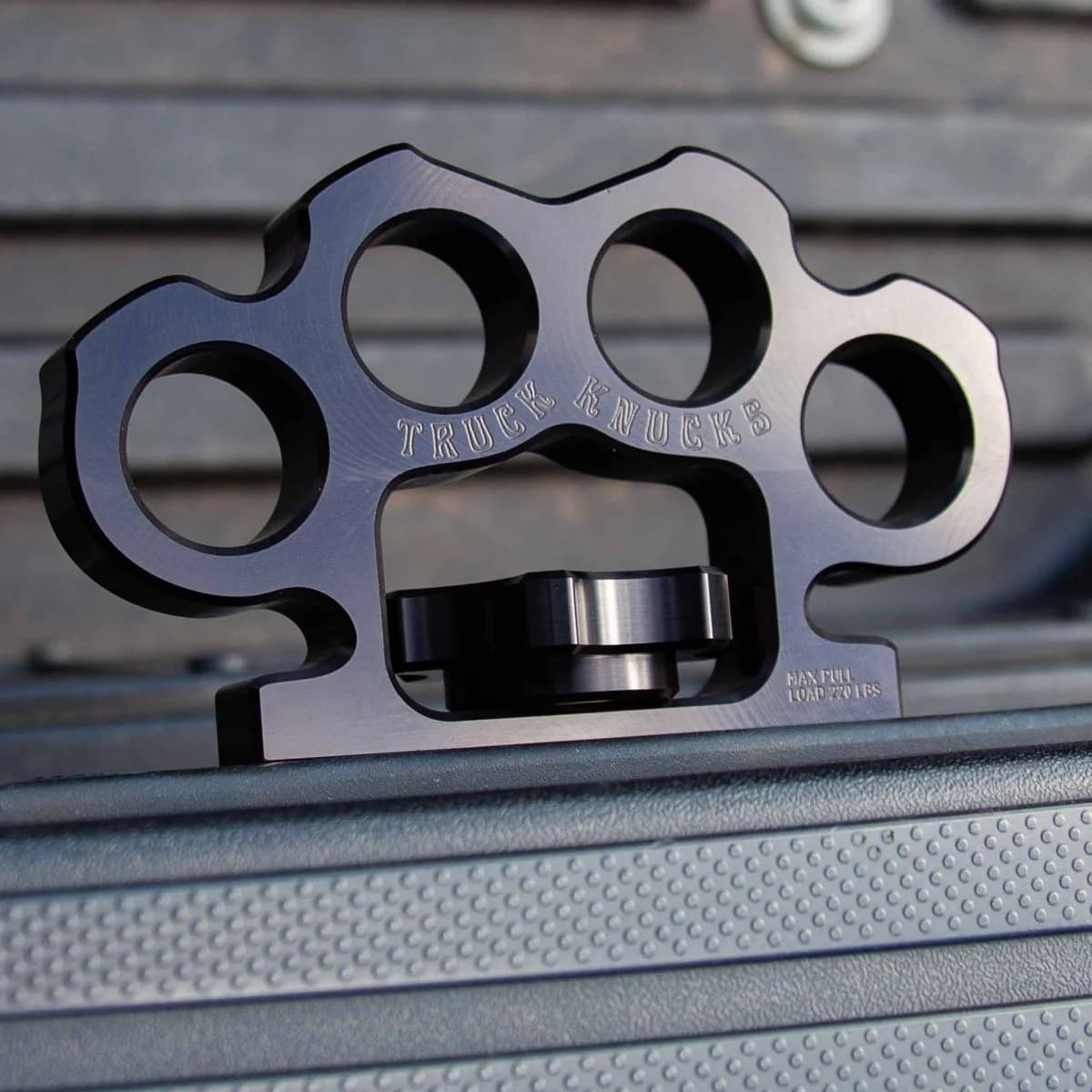 Practical, stylish, and convenient popular Truck Knucks knuckle buckle tool (black).