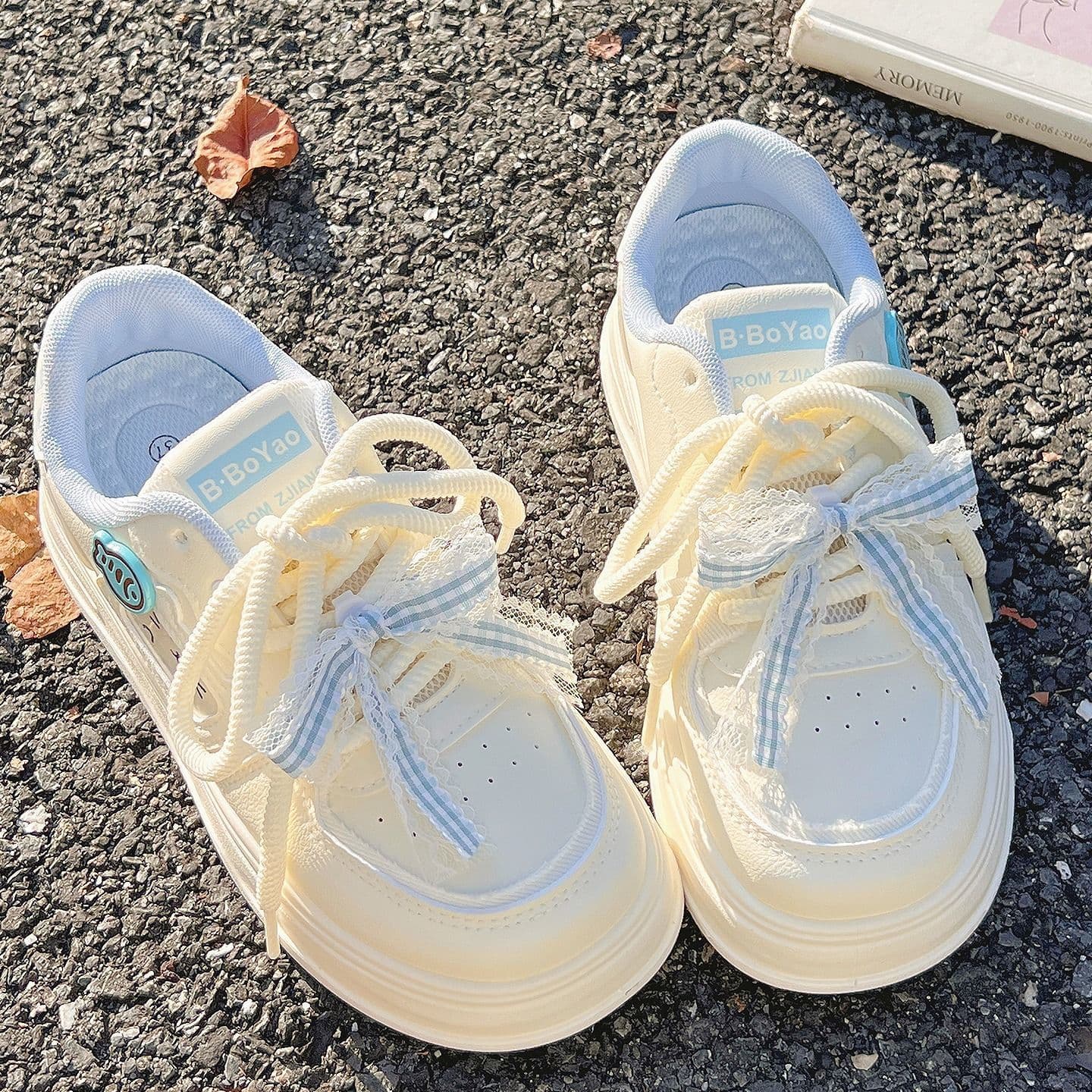 Women's white sneakers, new spring/summer 2026 style, versatile, cute, flat, breathable, casual shoes for students.
