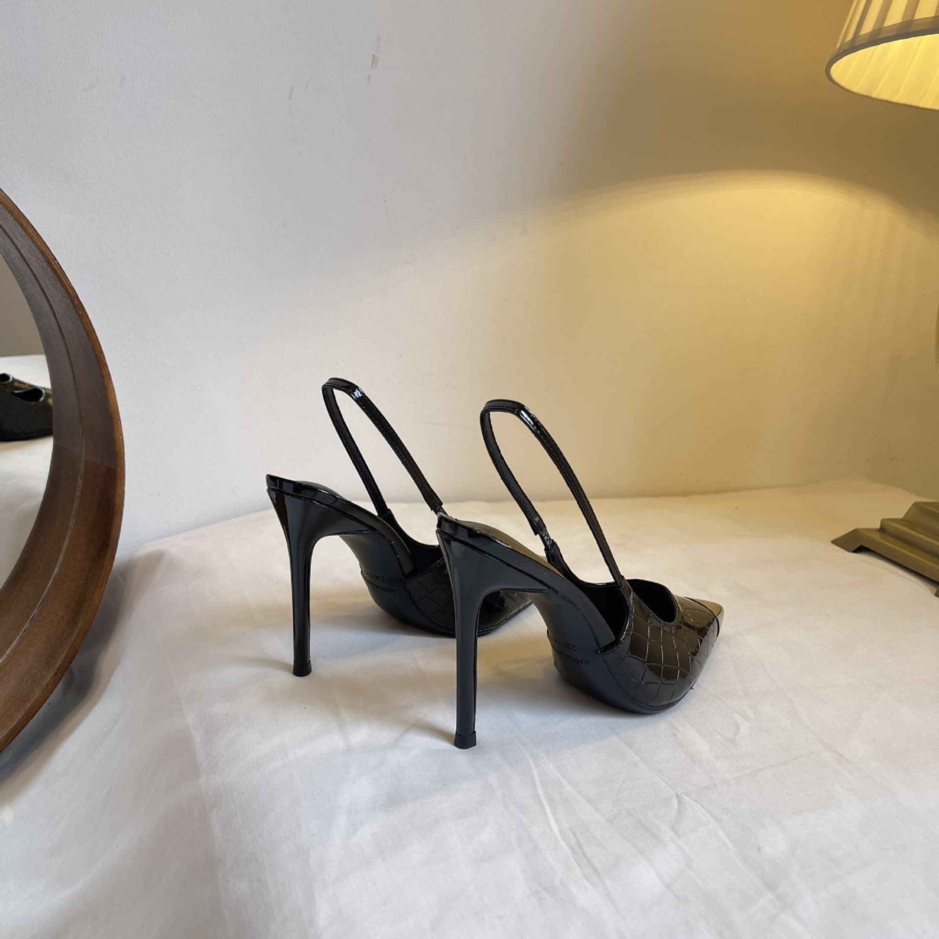 Wholesale New Arrival High Heels Women Stiletto Iron Heel Crocodile Pointed Patent Leather Metallic Coat Sandals Black