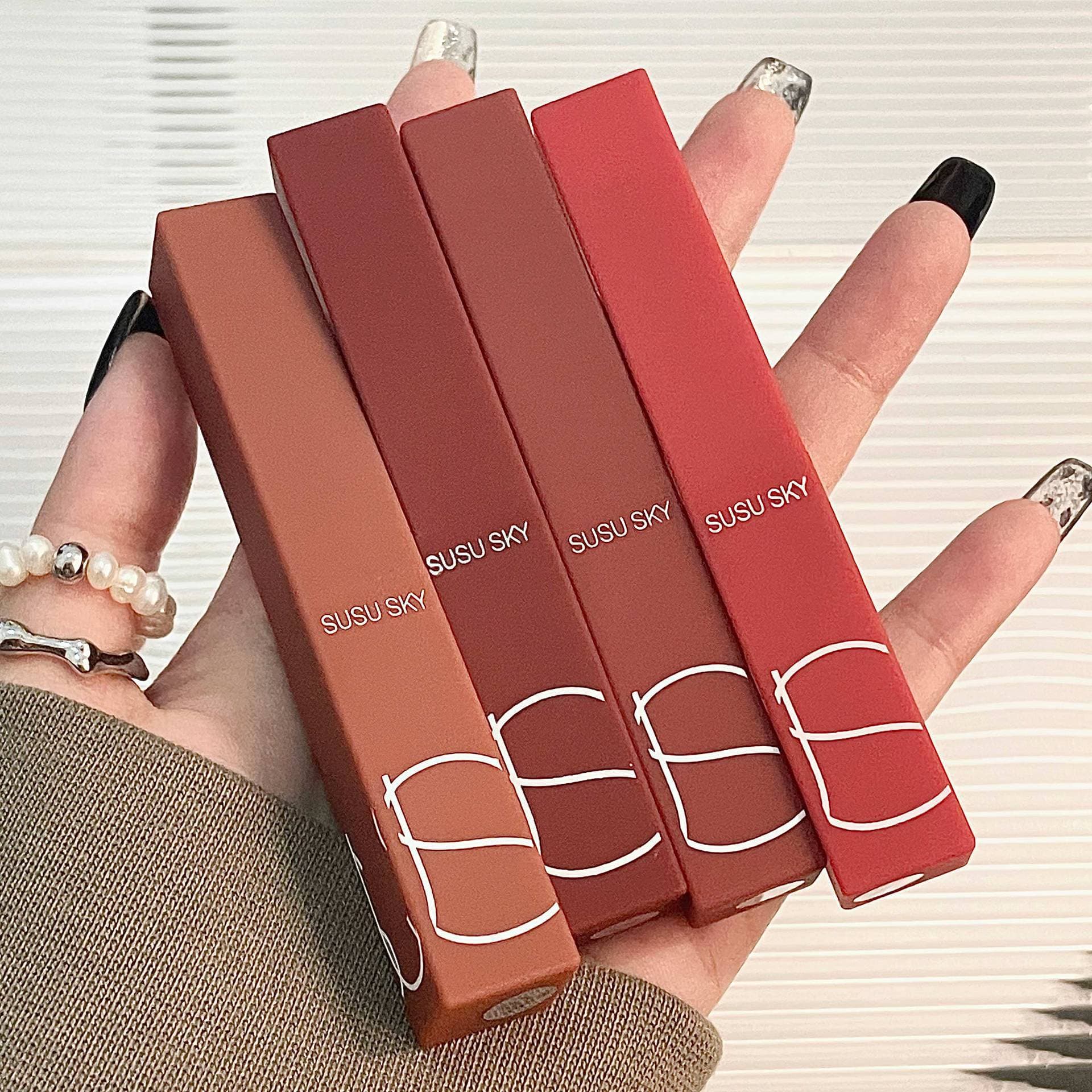 Tai Wenrou Ba Autumn Winter New Red Tube Matte Fine Lipstick Lip Balm Milk Tea Bean Paste Color Niche Whitening