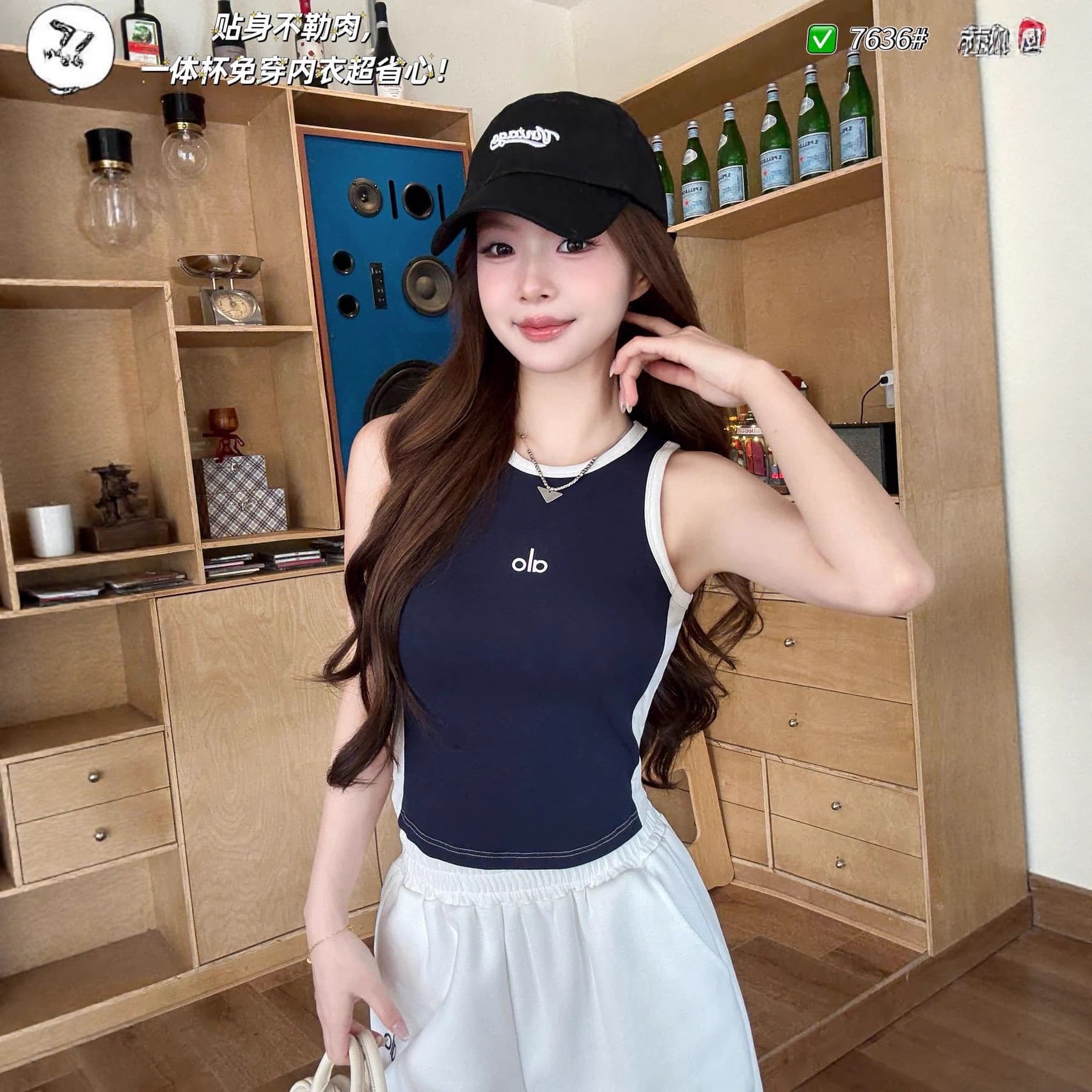 Women's yoga wear with padded bra, sports casual tank top, quick-drying, breathable, versatile base layer, color-blocked top.