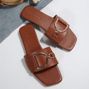 Breathable slippers keep your feet comfortable at all times.