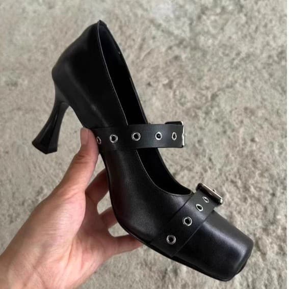 Dark retro style women's high heels, 2025 spring and autumn new style, stiletto heels, niche square toe, belt buckle black Mary Jane shoes
