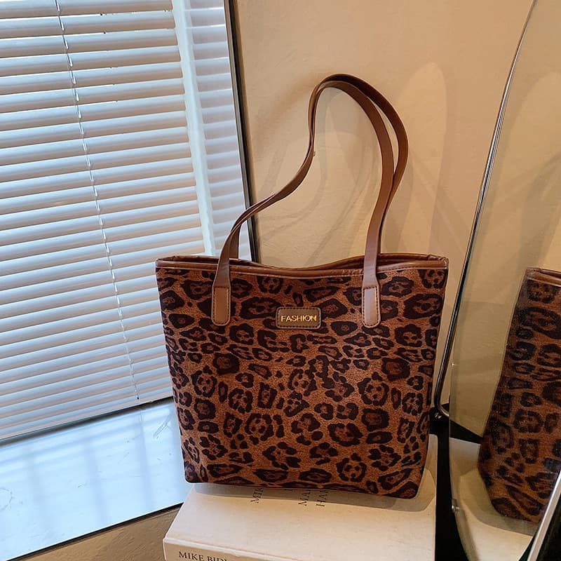 2025 New Large-Capacity Class and Commuting Bag, Retro Women's Bag, Stylish Patchwork Shoulder Tote Bag, Casual Large Bag for Women