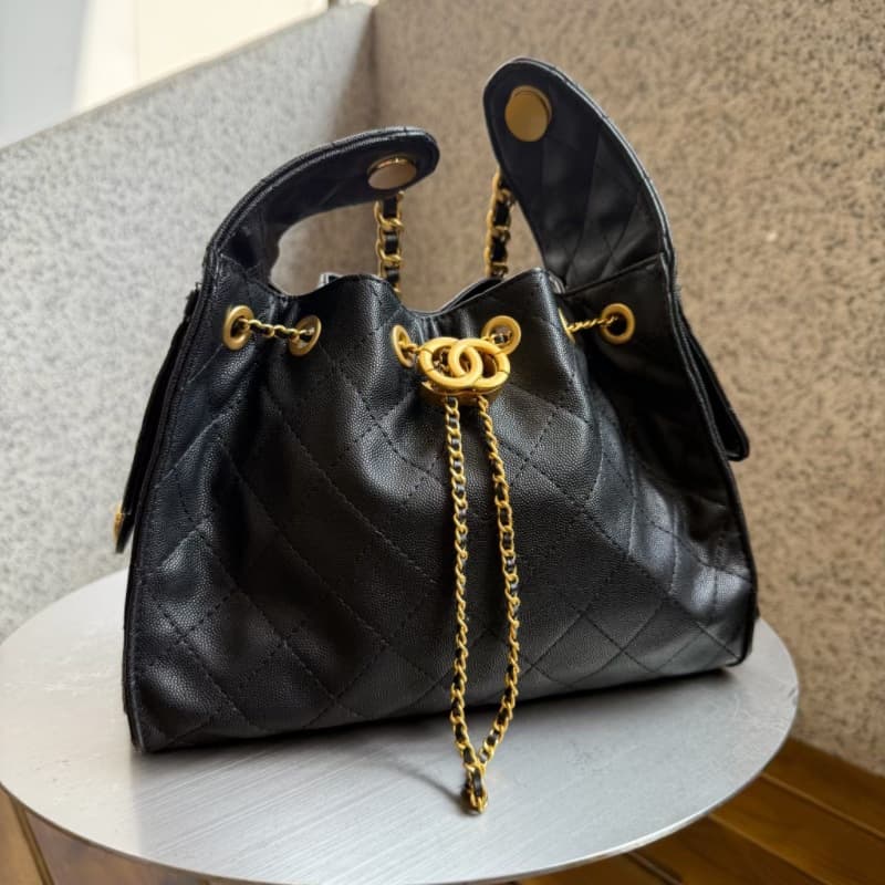 Diamond-patterned chain shoulder bag, women's 2025 new trendy and versatile high-end shoulder bag for commuting and crossbody.