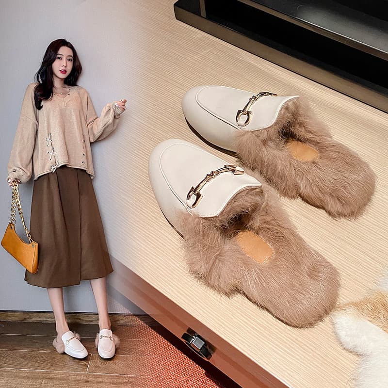 Women's fluffy slippers, autumn and winter mules, 2026 new style, slip-on shoes, flat, genuine rabbit fur closed-toe half slippers.