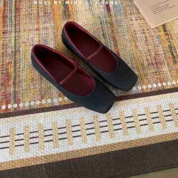 Retro chunky heeled ballet Mary Jane shoes, 2026 new Korean style, perfect for pairing with skirts, French square toe "pig nose" style single shoes for women.
