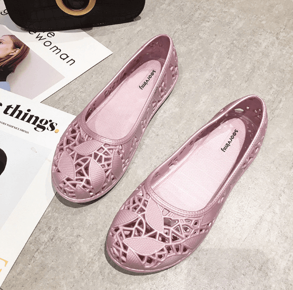Women's Summer Flat Hollow-Out Plastic Leather Nurse Shoes with Soft Sole, Breathable, Non-Slip, and Perforated Beach Shoes