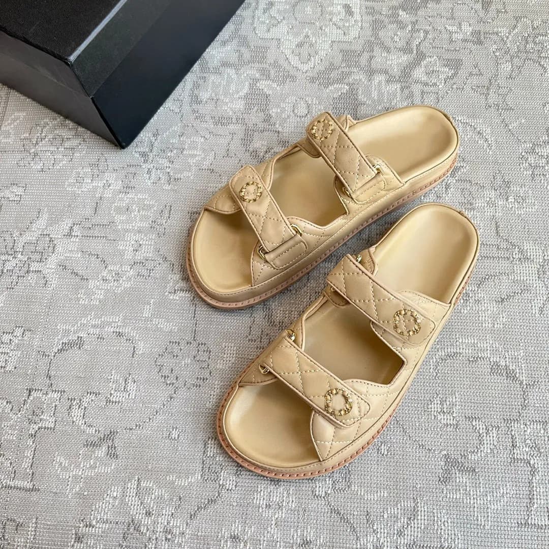 C brand Velcro sandals for women, summer style, 2025 new design, Chanel-inspired, thick-soled genuine leather flat sandals.