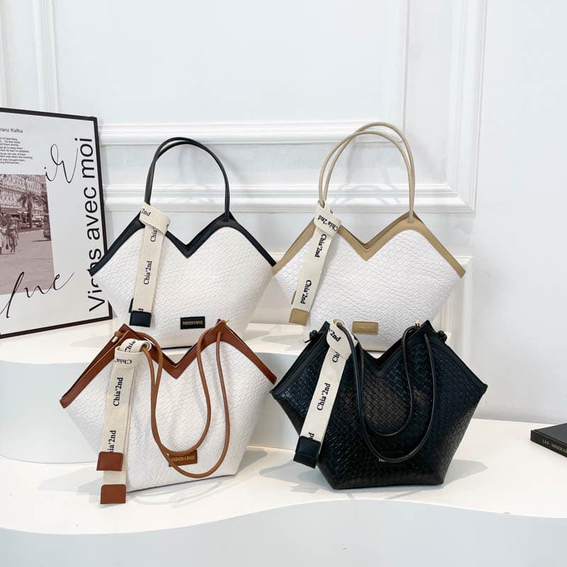 Large capacity letter strap 2025 new retro style woven texture casual commuter tote shoulder bag