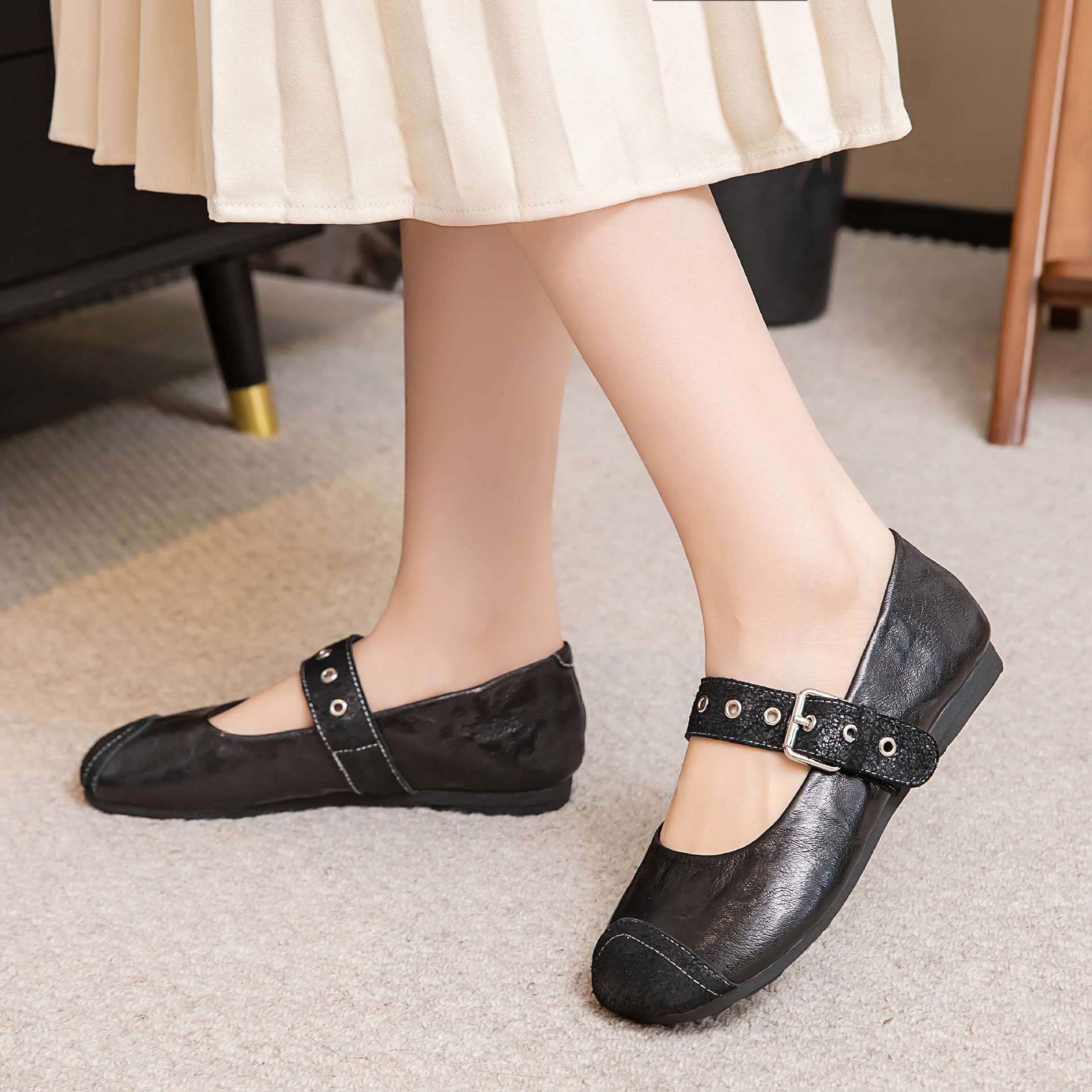 Genuine leather retro single shoes, shallow mouth, one-strap Mary Jane shoes, women's 2026 spring and autumn new fashion leather shoes with buckle.