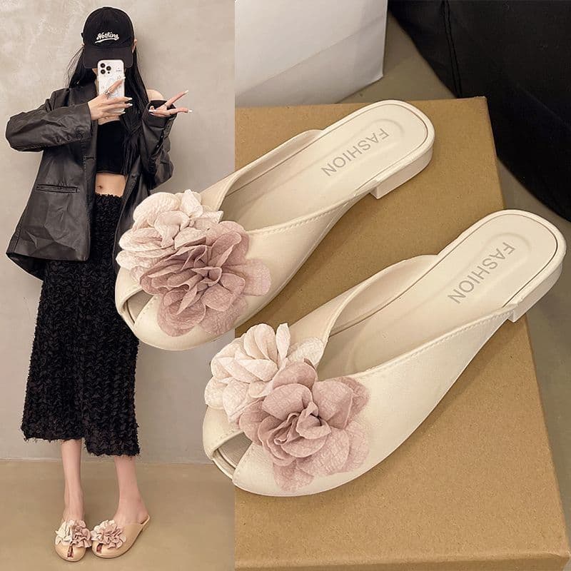 Women's flat sandals with a closed toe, perfect for spring/summer 2025, featuring a fashionable floral fairy style and flat design to match skirts.