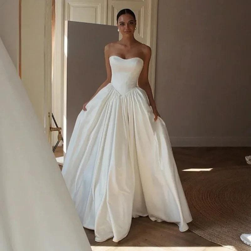 High-End Light Wedding Dress for Export, Minimalist Satin Strapless Gown with Train, Elegant Reception Dress for Bride