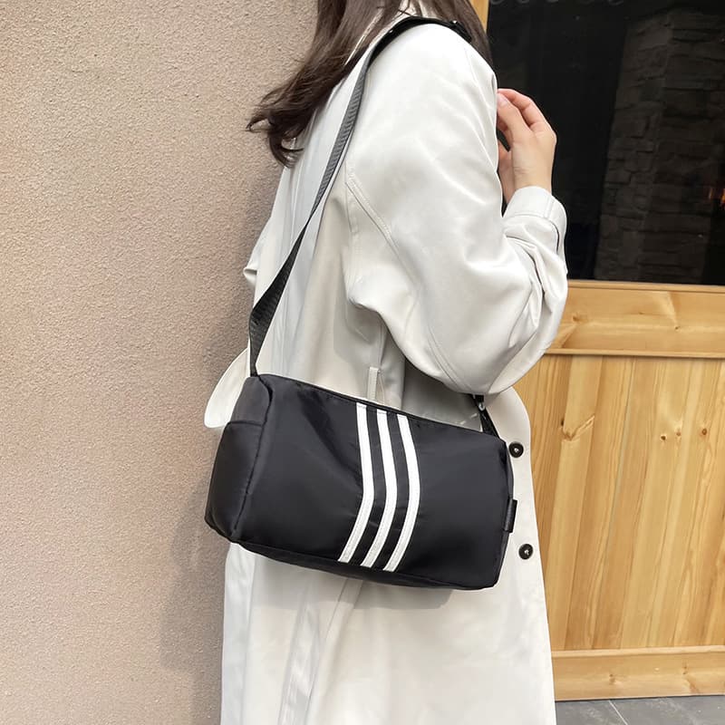 Vintage 2025 Versatile Small Square Bag for Women, Large Capacity Crossbody Nylon Bag, Casual Commuter Shoulder Bag, Cross-Border Soft Leather