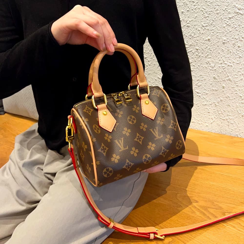 Cross-border Women's Genuine Leather Bag 2025 New Designer Monogram High-end Handheld Crossbody Boston Pillow Bag