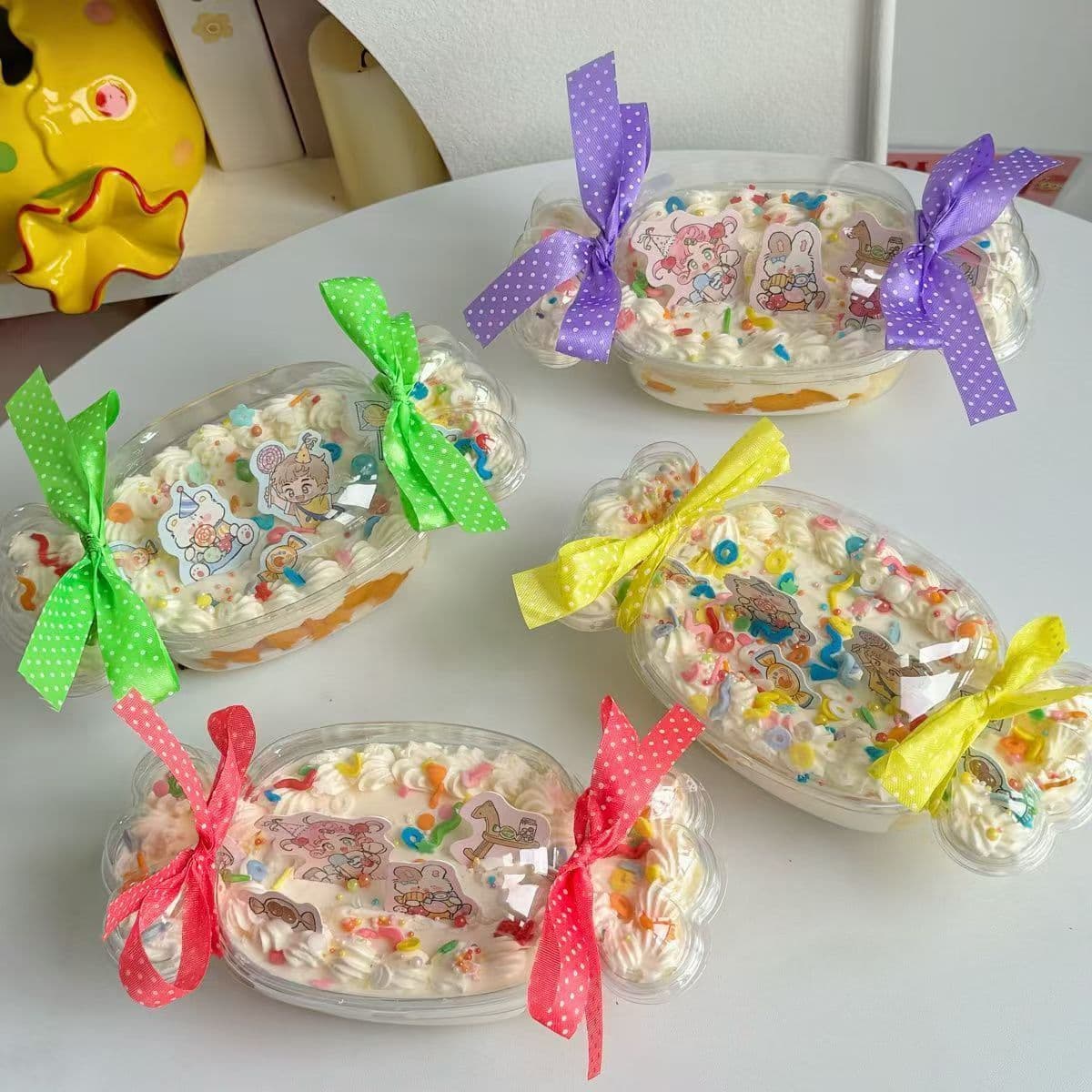 Dessert and cake packaging boxes, mousse mille-feuille disposable creative Christmas candy-shaped anti-fog cake packaging boxes