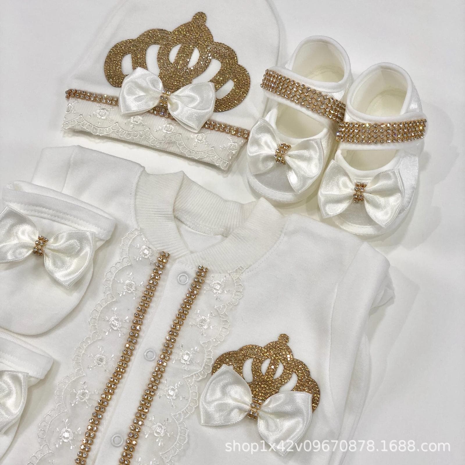 Newborn Baby Gift Set for Full Moon Celebration, Essential Baby Shower Gift Box for Infants, Maternity and Baby Care Kit