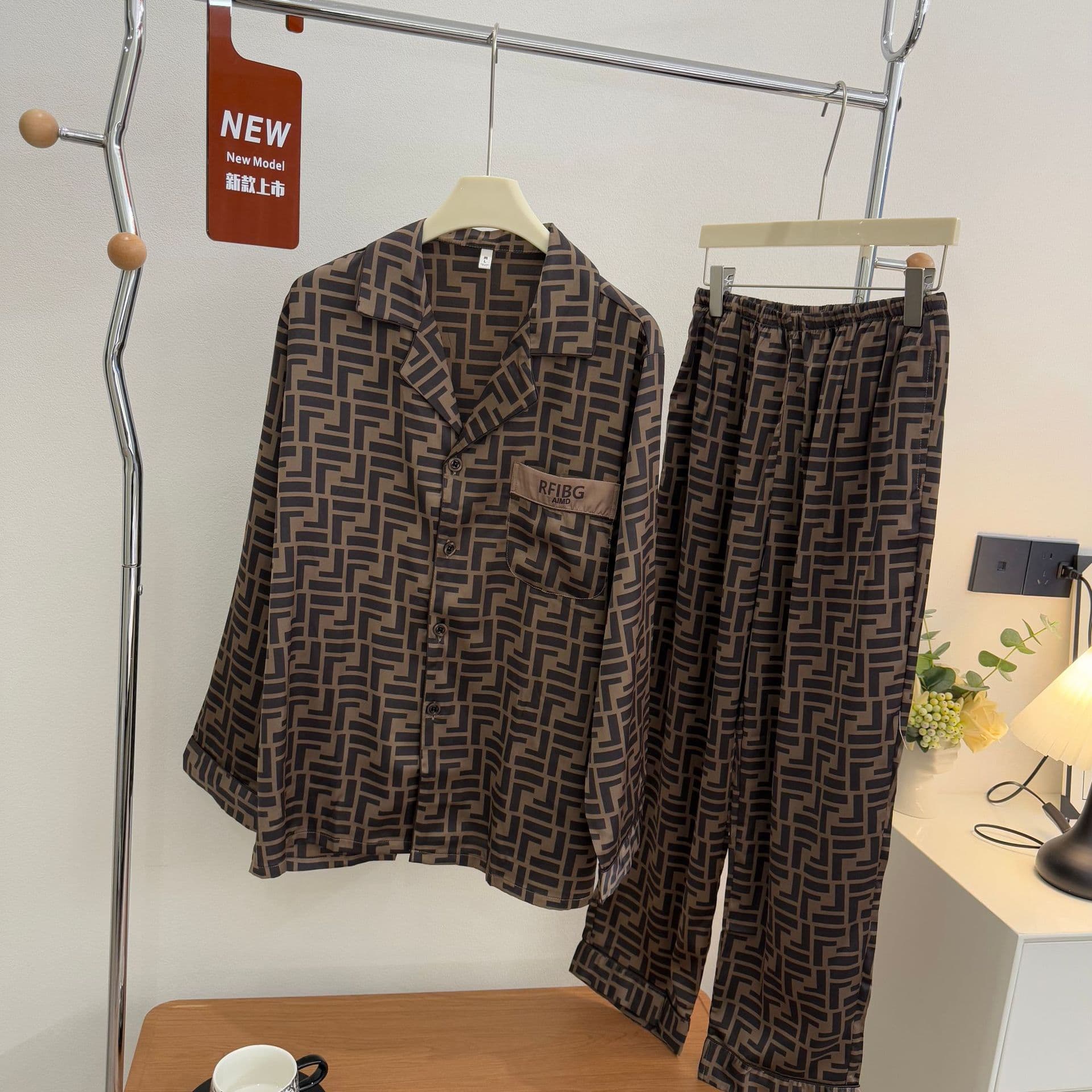 Men's Ice Silk Pajamas, New Spring and Autumn Style, Printed Letter Design, Long-Sleeve and Long-Pants Set, Light Luxury Plus-Size Loungewear