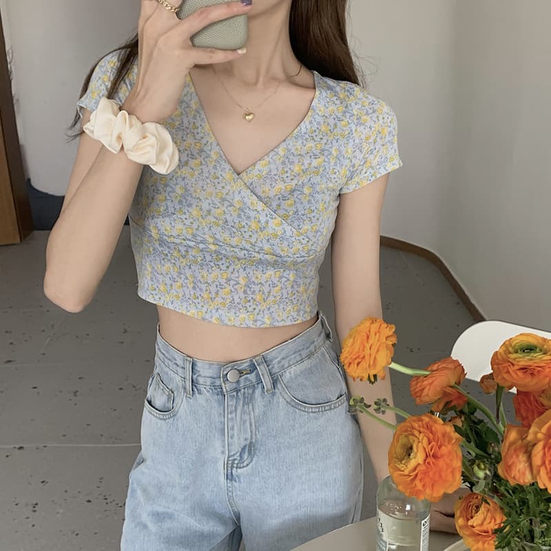 2025 New Floral Print Short Crop Top for Women, Summer Slim Fit V-Neck Short Sleeve Korean Style T-Shirt for Women