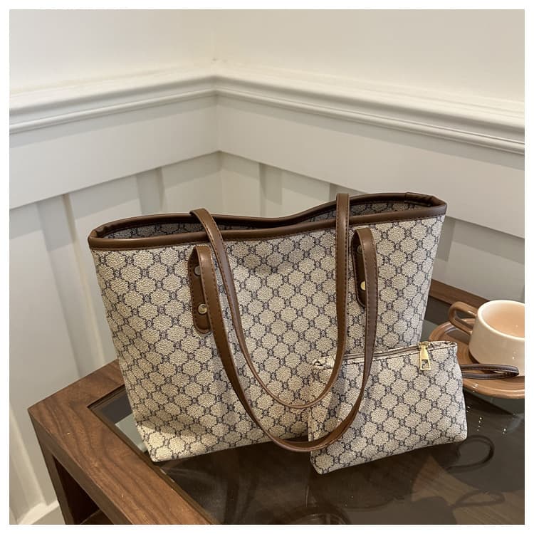 Simple and stylish large-capacity tote bag for women, 2023 winter new trend, commuter large-capacity handbag and shoulder bag