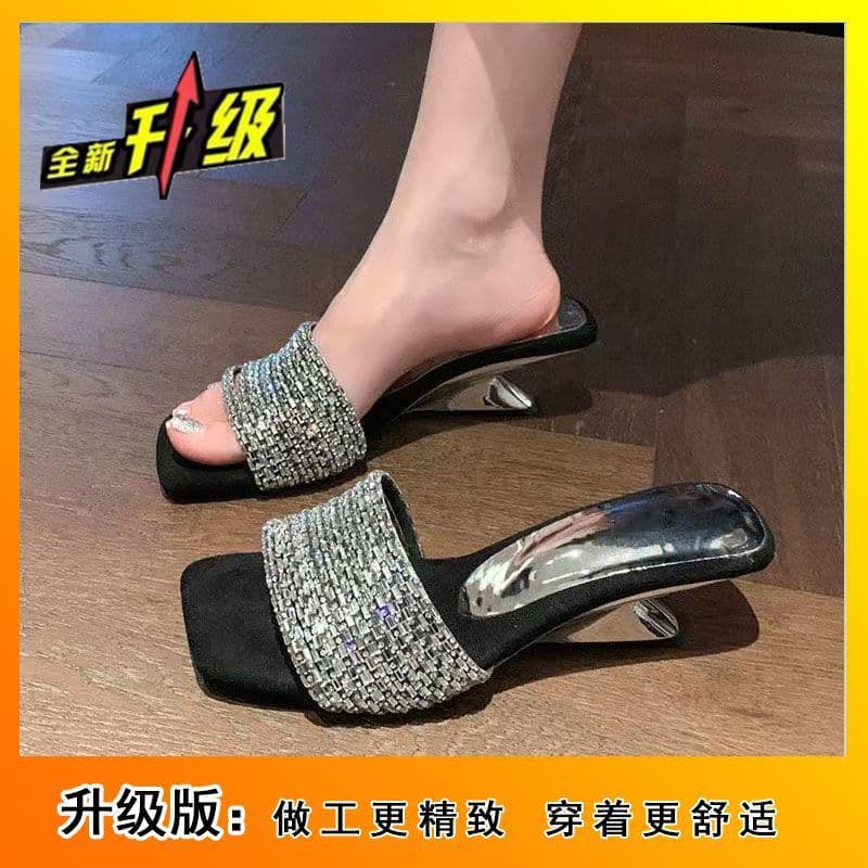 French-style exquisite sandals for women, perfect for summer wear, high-end look, 2025 new style, elegant high heels, rhinestone straps, one-strap flip-flops.