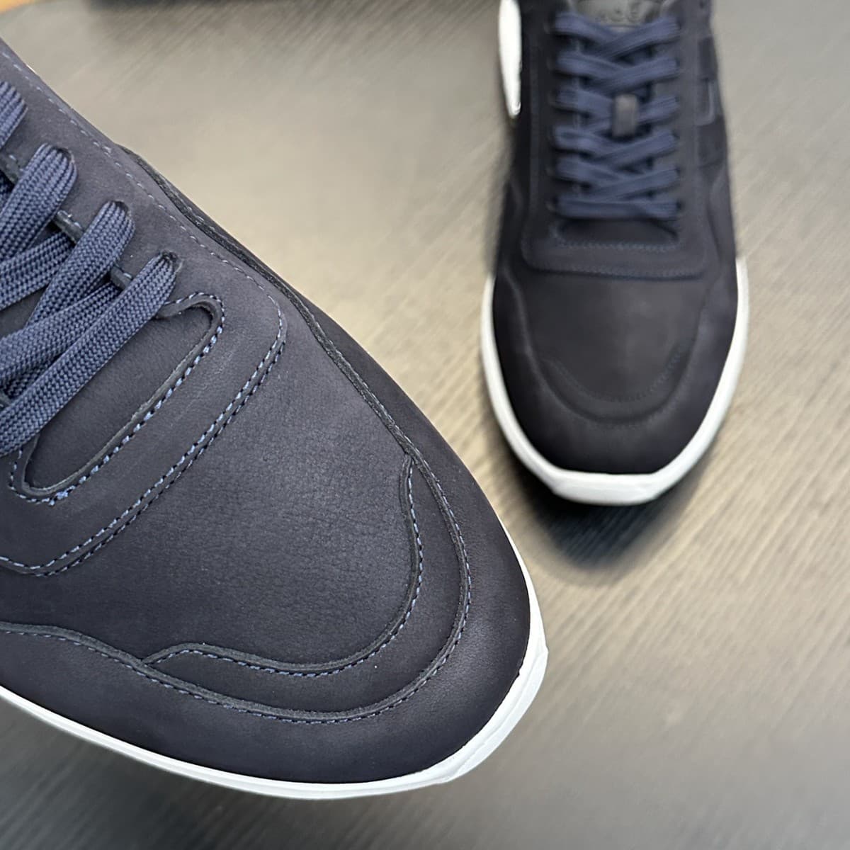 European Station 2025 Men's Shoes Fashion Brand Sports Shoes Genuine Leather Comfortable Breathable Casual Shoes Foreign Trade Can Be OEM Custom HG