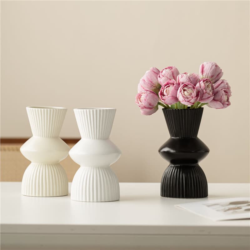 Minimalist Black Ceramic Vase European Luxury High-End Flower Vessel for Fresh Flowers Water Cultivation Living Room Dining Table Decoration Home