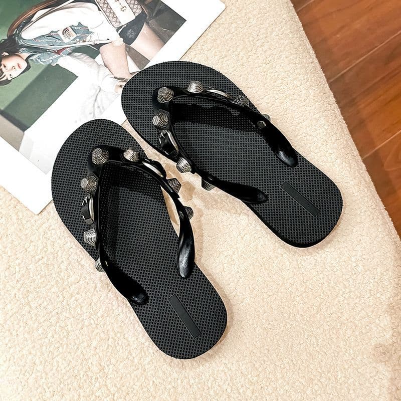 2025 Summer New Paris Metal Rivet Couple Flip Flops Women Leather Strap Sandals Flat Large Size Beach Slippers