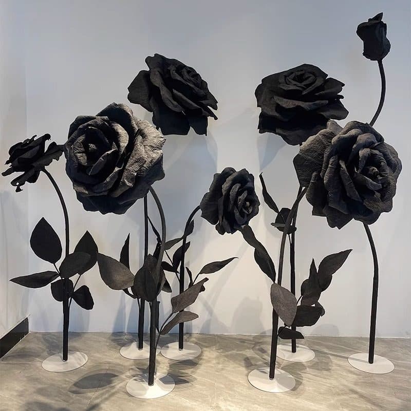 Large-scale, trendy rose decorations for Valentine's Day and Qixi Festival, giant decorative pieces for shopping mall windows.